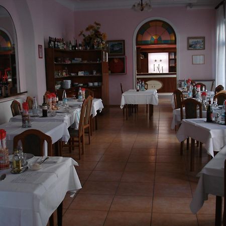 Hotel Mignon 50 Mt Dalla Spiaggia E Dall'Isola Pedonale Alassio Exterior foto