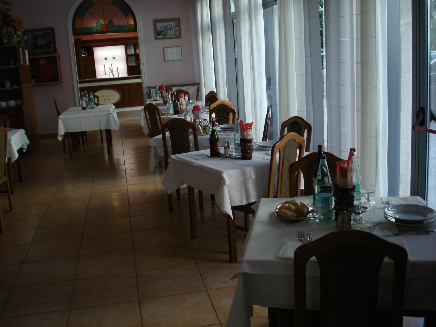 Hotel Mignon 50 Mt Dalla Spiaggia E Dall'Isola Pedonale Alassio Exterior foto