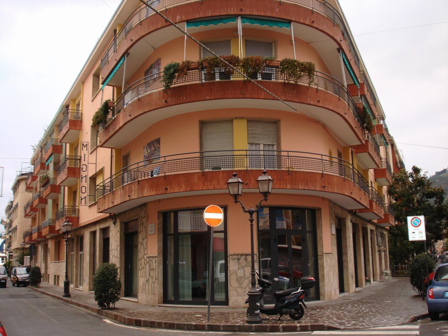 Hotel Mignon 50 Mt Dalla Spiaggia E Dall'Isola Pedonale Alassio Exterior foto