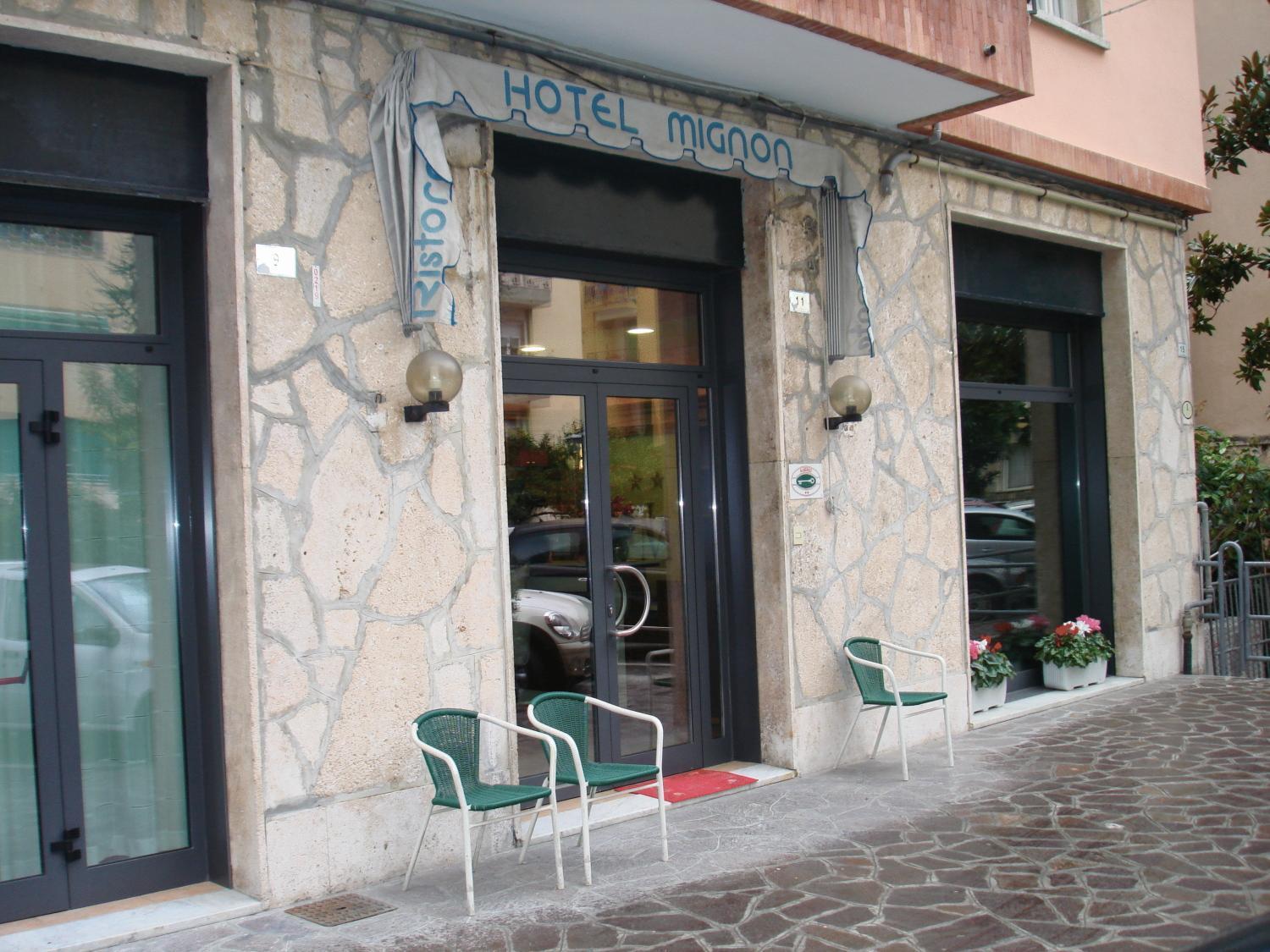 Hotel Mignon 50 Mt Dalla Spiaggia E Dall'Isola Pedonale Alassio Exterior foto