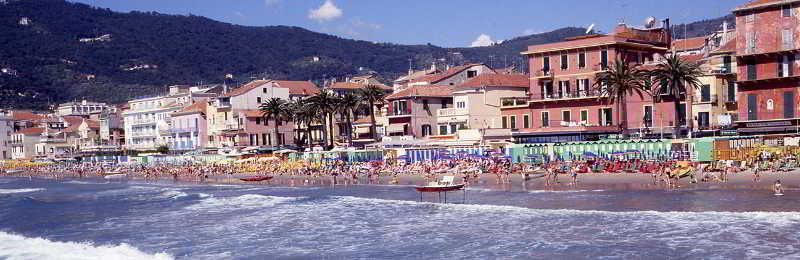 Hotel Mignon 50 Mt Dalla Spiaggia E Dall'Isola Pedonale Alassio Exterior foto